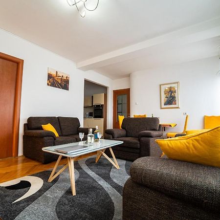 Diocles Place Split Bagian luar foto