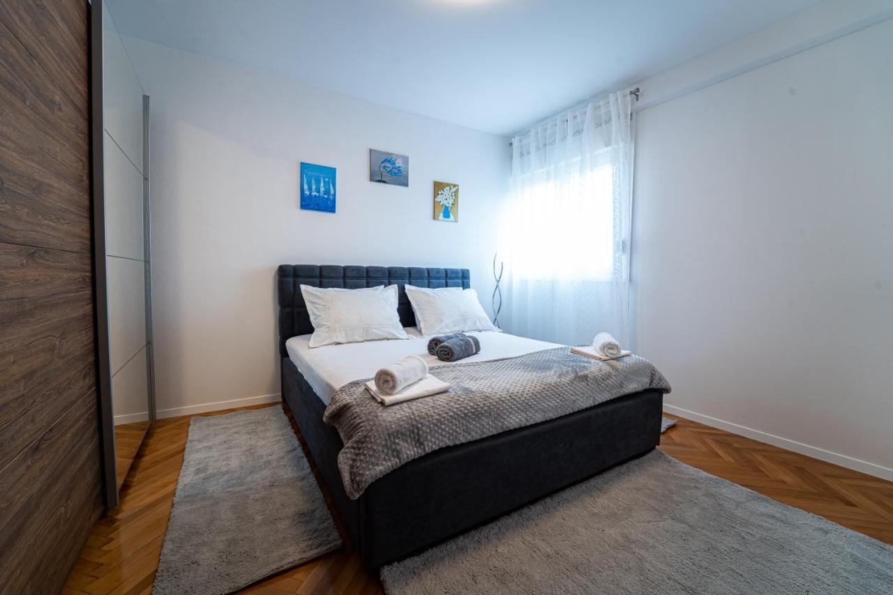 Diocles Place Split Bagian luar foto